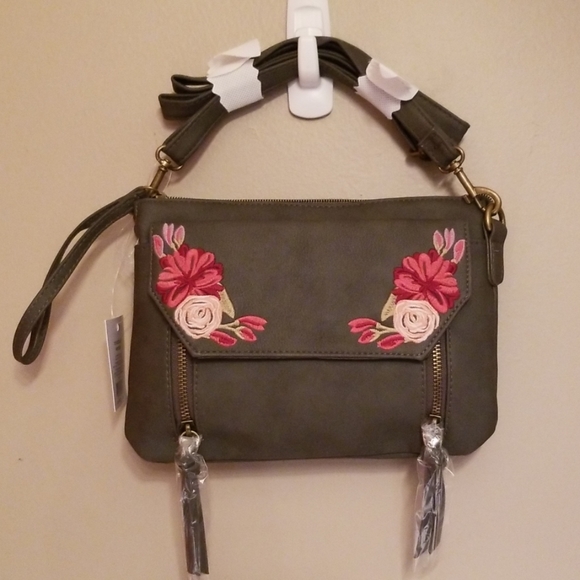 Handbags - 🆓️Gray Embroidered crossbody/wristlet